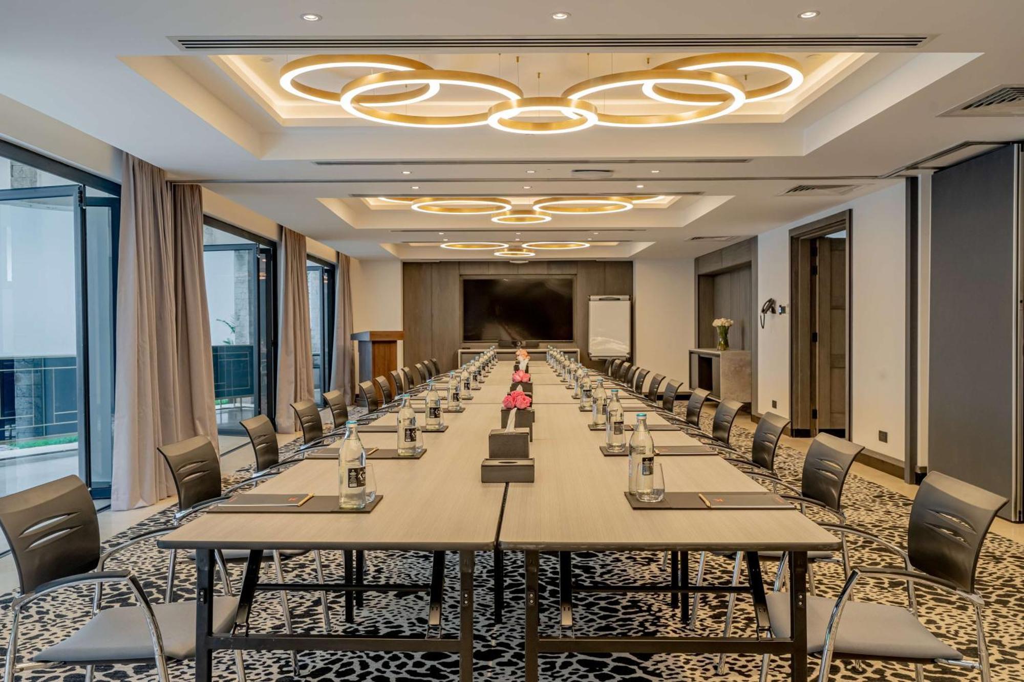 Отель Kwetu Nairobi, Curio Collection By Hilton Экстерьер фото