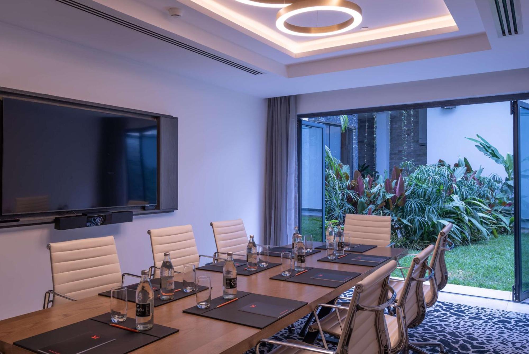 Отель Kwetu Nairobi, Curio Collection By Hilton Экстерьер фото