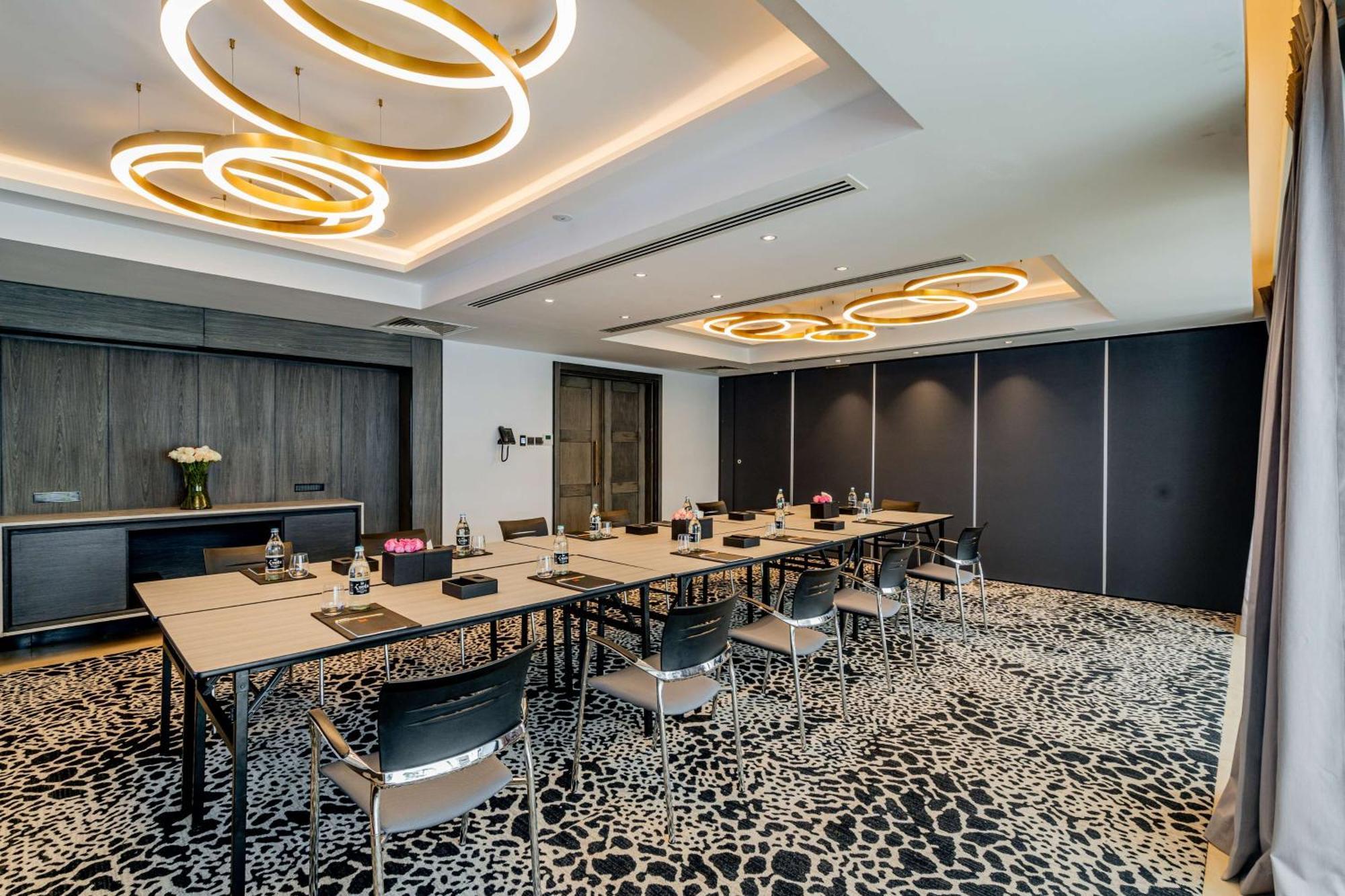 Отель Kwetu Nairobi, Curio Collection By Hilton Экстерьер фото